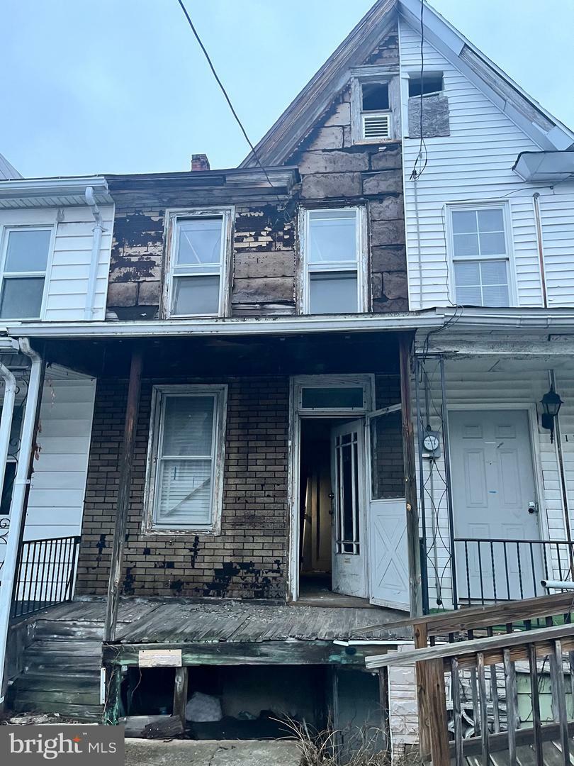 Property Photo:  115 N Locust Street  PA 17851 