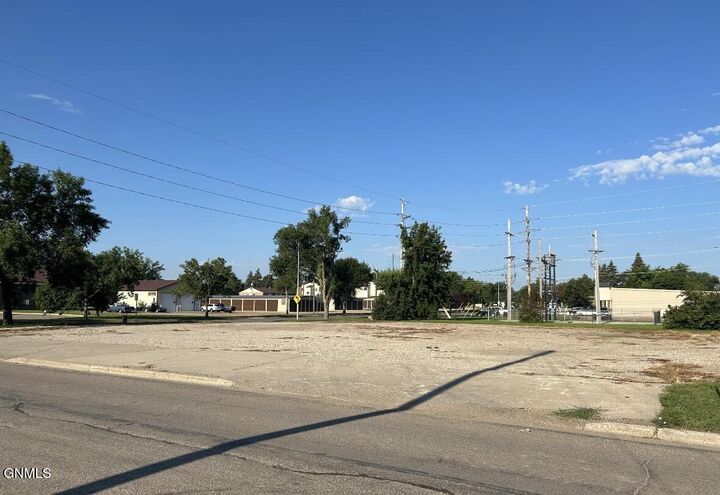 Property Photo:  621 13th Street SE  ND 58401 