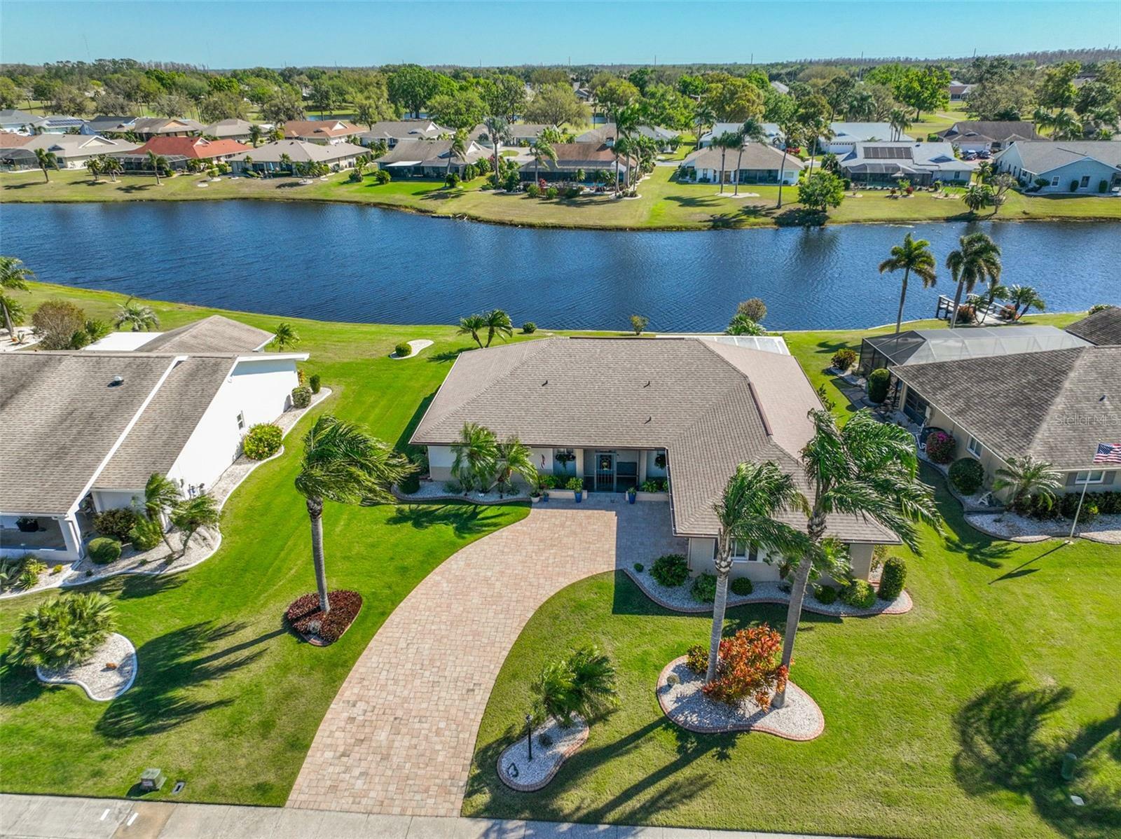 Property Photo: 1707 Wedge Court FL 33573
