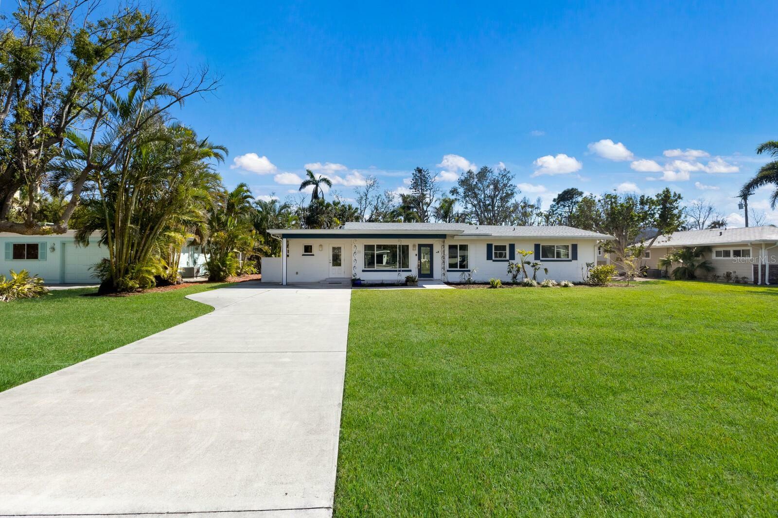 Property Photo:  426 S Shore Drive  FL 34234 