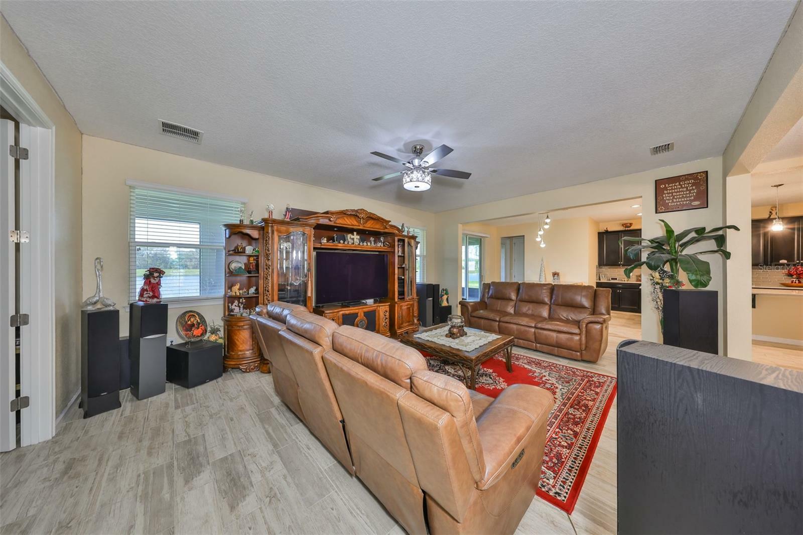 Property Photo:  10708 Planer Picket Drive  FL 33569 