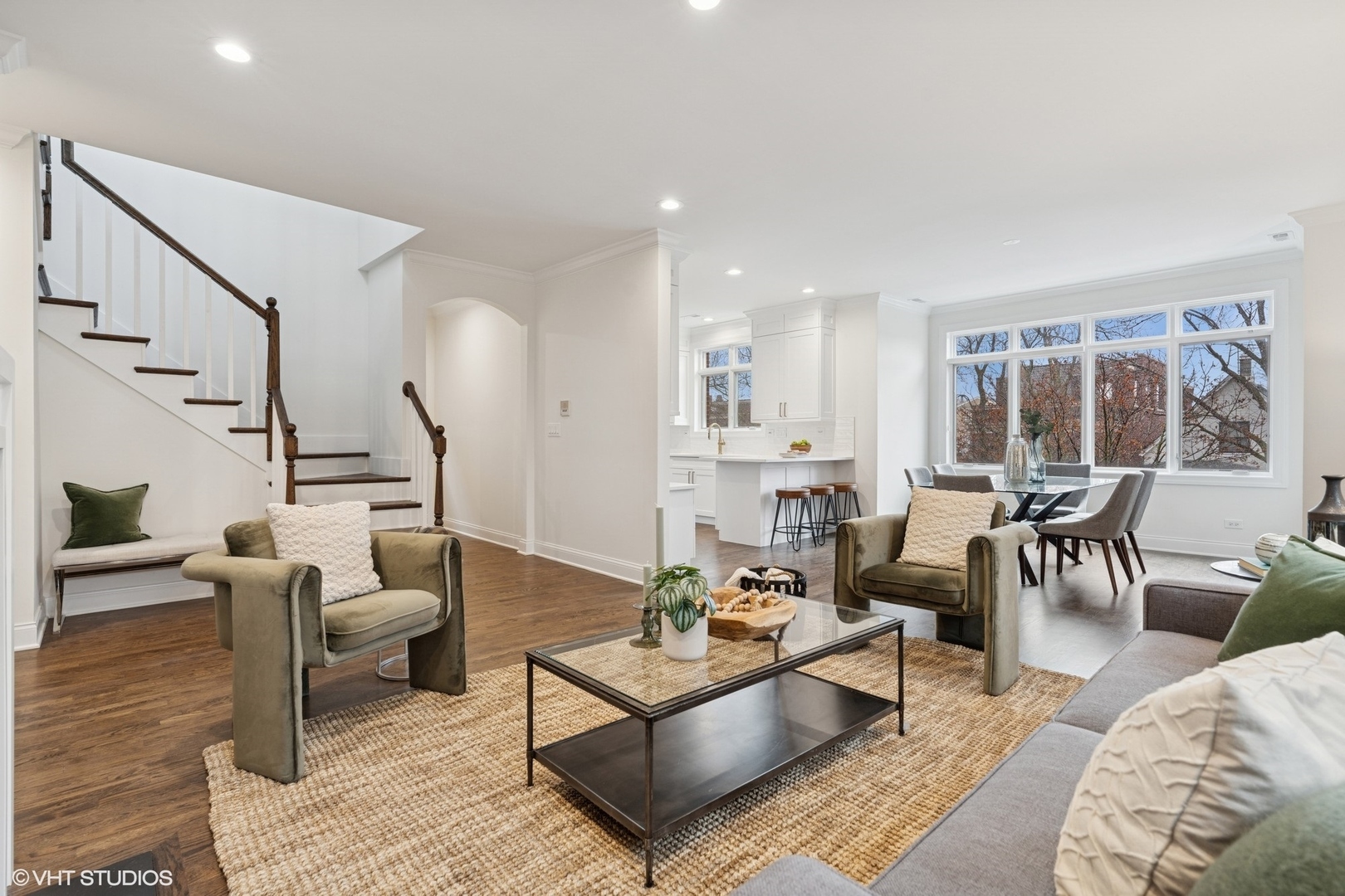 Property Photo: 3726 N Greenview Avenue 4 IL 60613