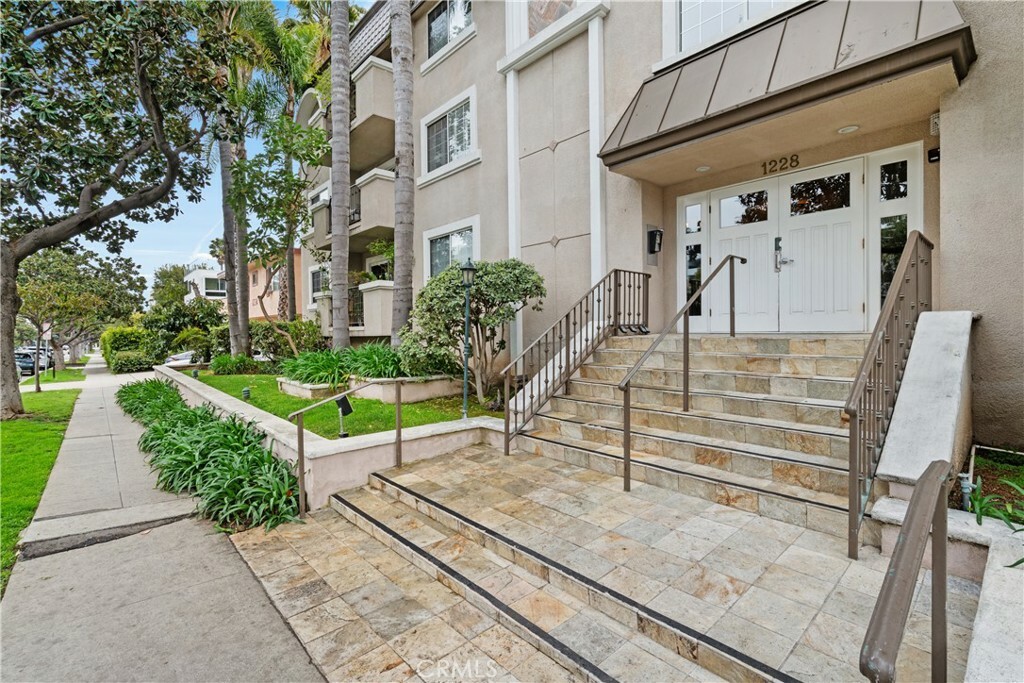 Property Photo: 1228 14th Street 105 CA 90404