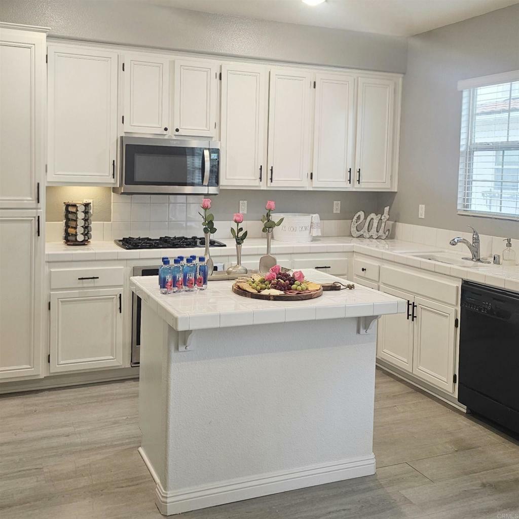 Property Photo:  2203 Huntington Point Dr 4  CA 91914 