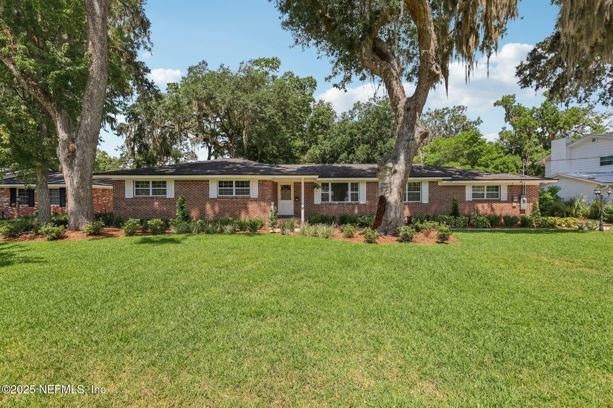 Property Photo: 2258 Holly Leaf Lane FL 32073