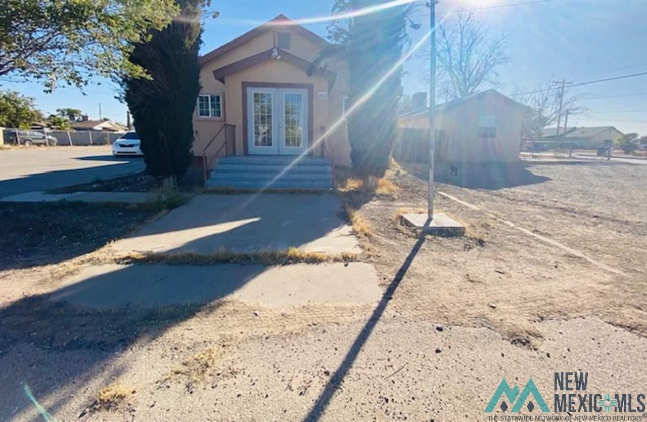 Property Photo:  608 &Amp 2322 Center Iris Street Avenue  NM 88220 