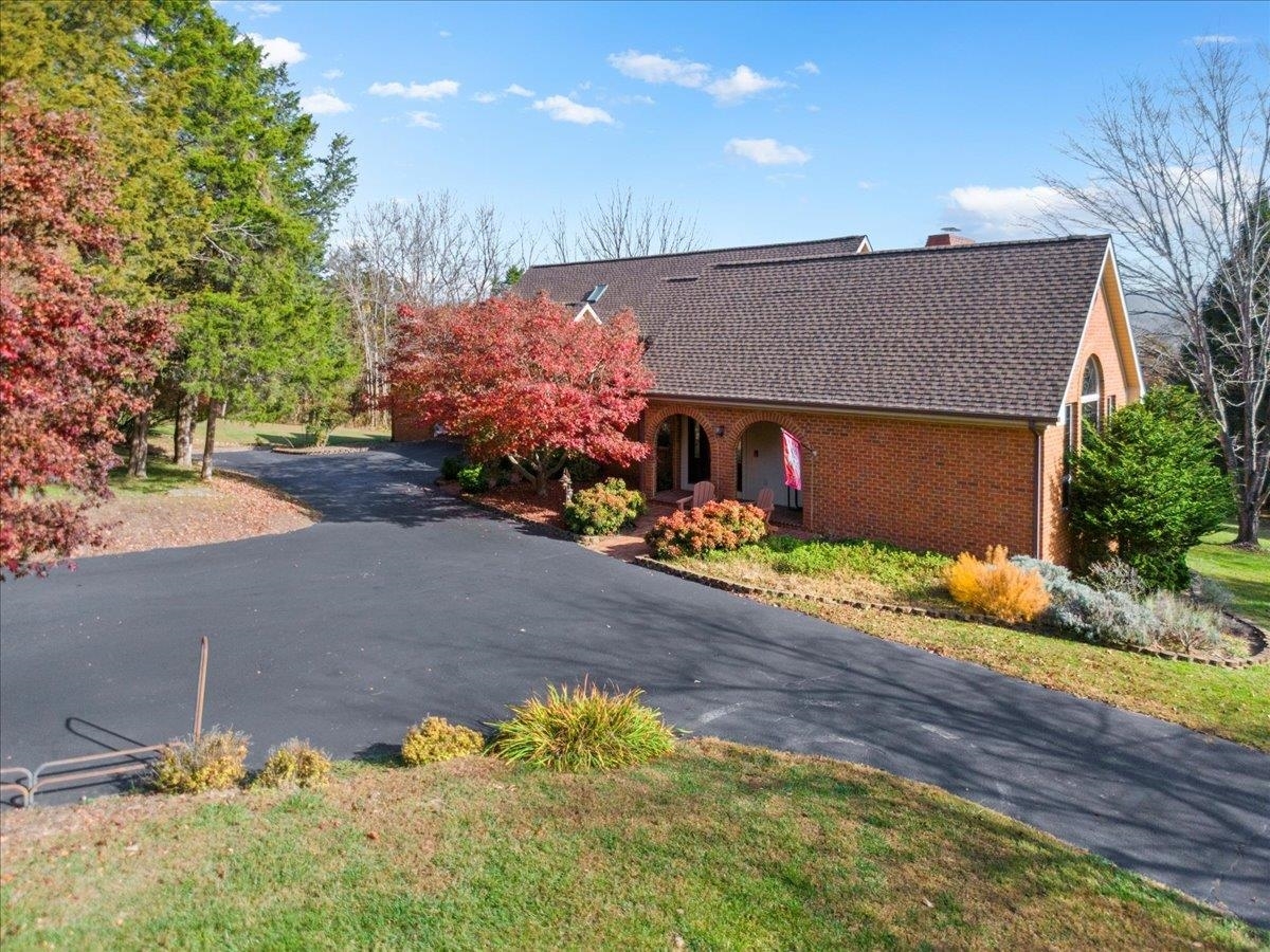 Property Photo:  700 Deercroft Drive  VA 24060 