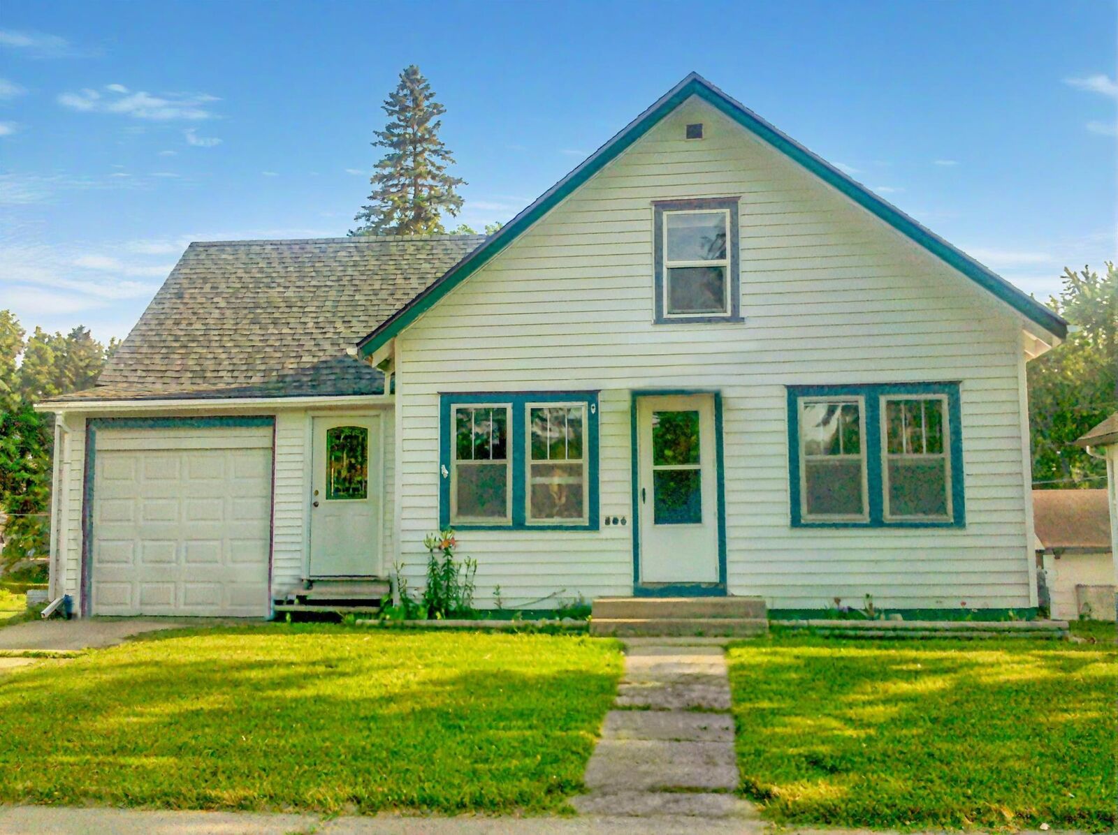 Property Photo:  506 W Douglas Avenue  MN 56537 