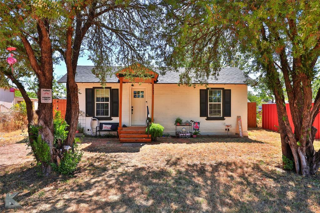 Property Photo: 2217 Kirkwood Street TX 79603