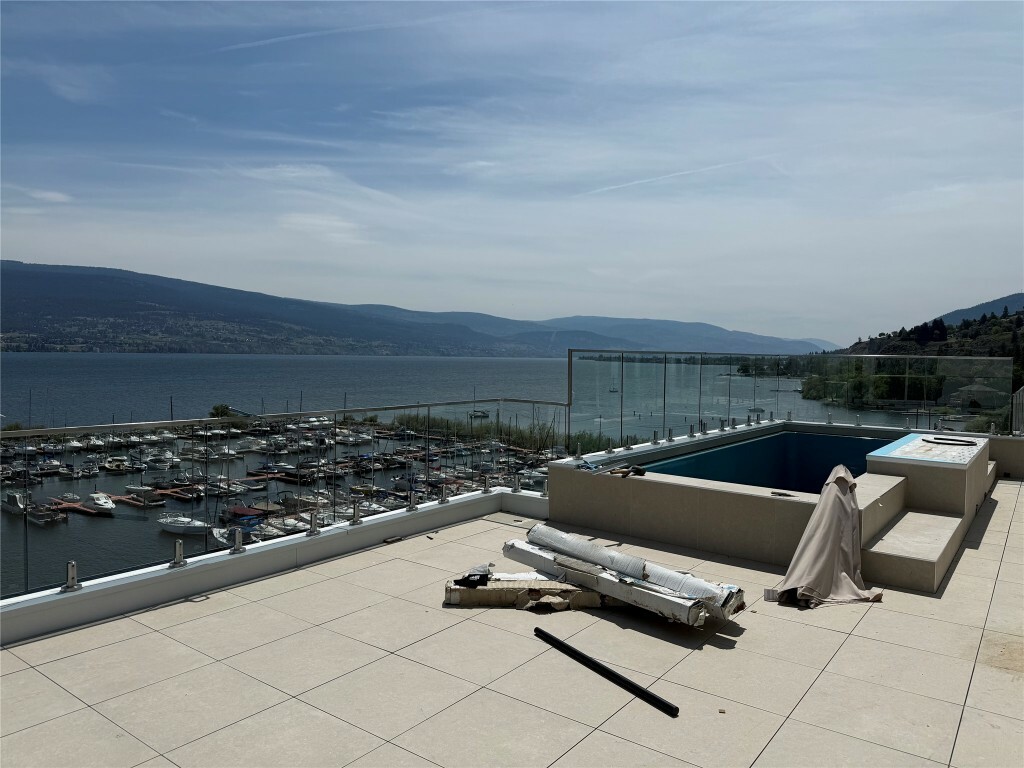 Property Photo: 13415 Lakeshore Drive S Ph2 (602) BC V0H 1Z1