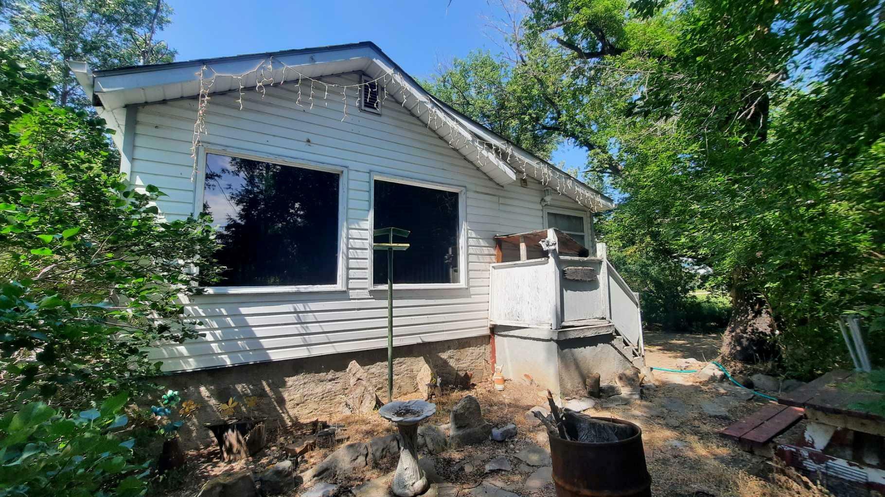 Property Photo:  227 6 Street  AB T0J 1B0 