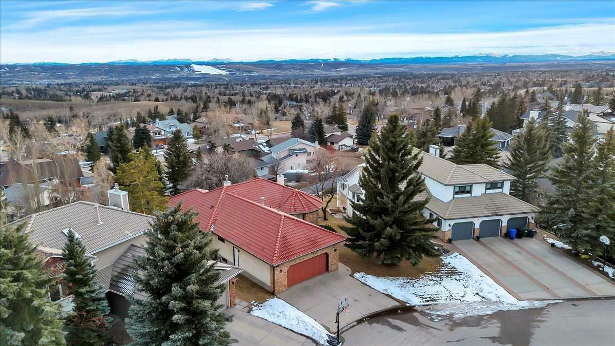 15 Hawkview Manor Bay NW  Calgary AB T3G 3A1 photo