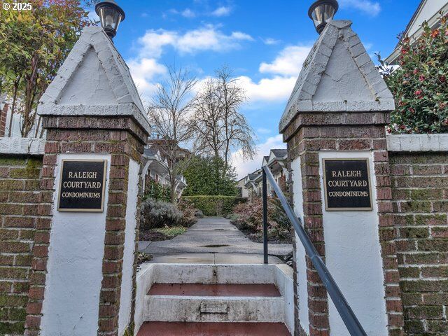 Property Photo: 2621 NW Raleigh St 26 OR 97210