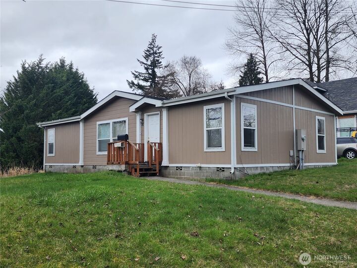 Property Photo: 920 NW St Helens Avenue WA 98532