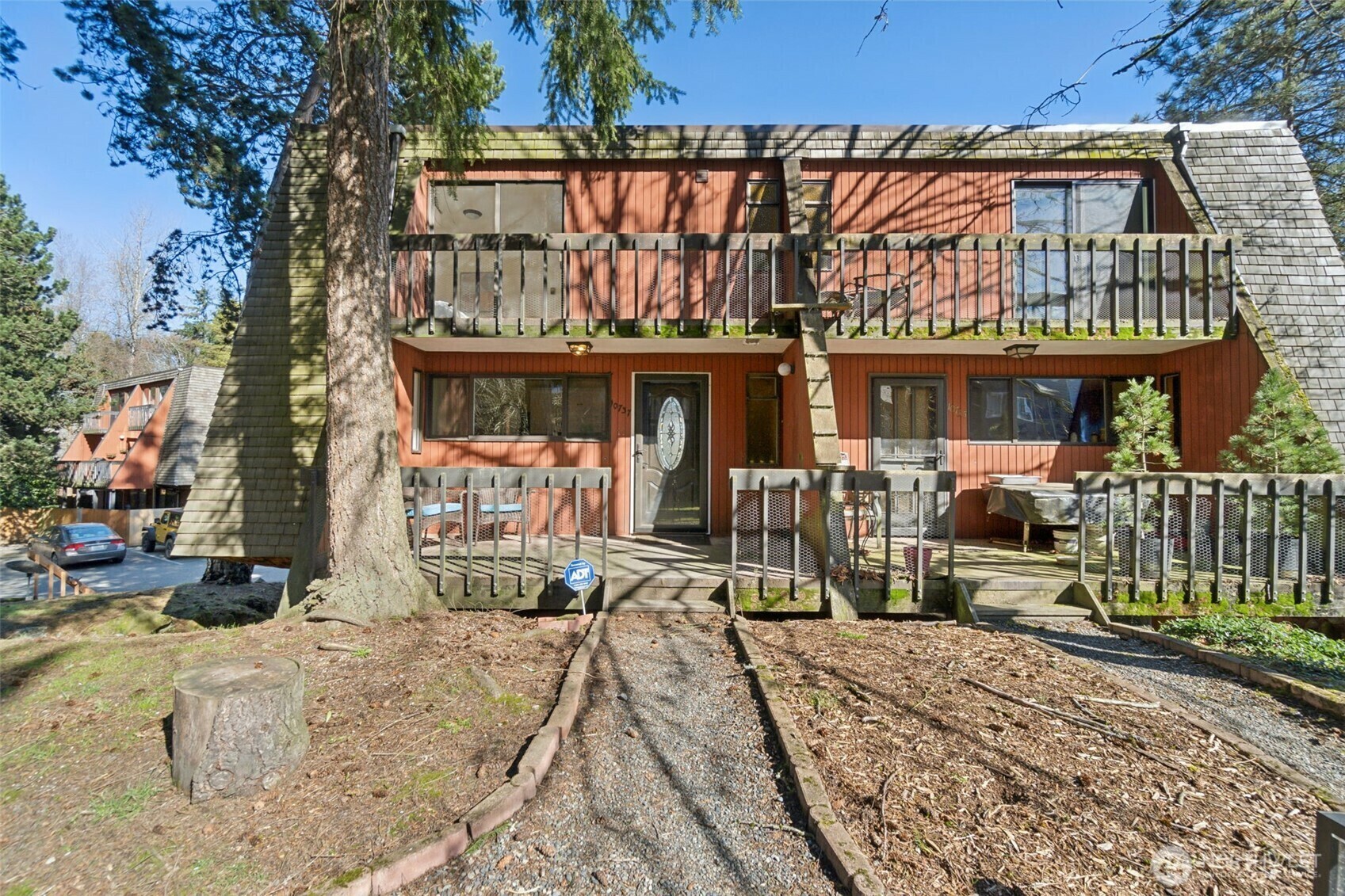Property Photo: 10737 Burke Avenue N 9 WA 98133