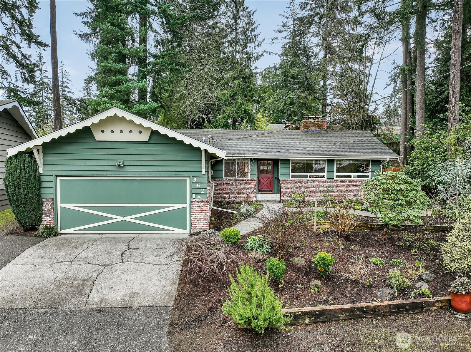 Property Photo:  562 N 169th St  WA 98133 