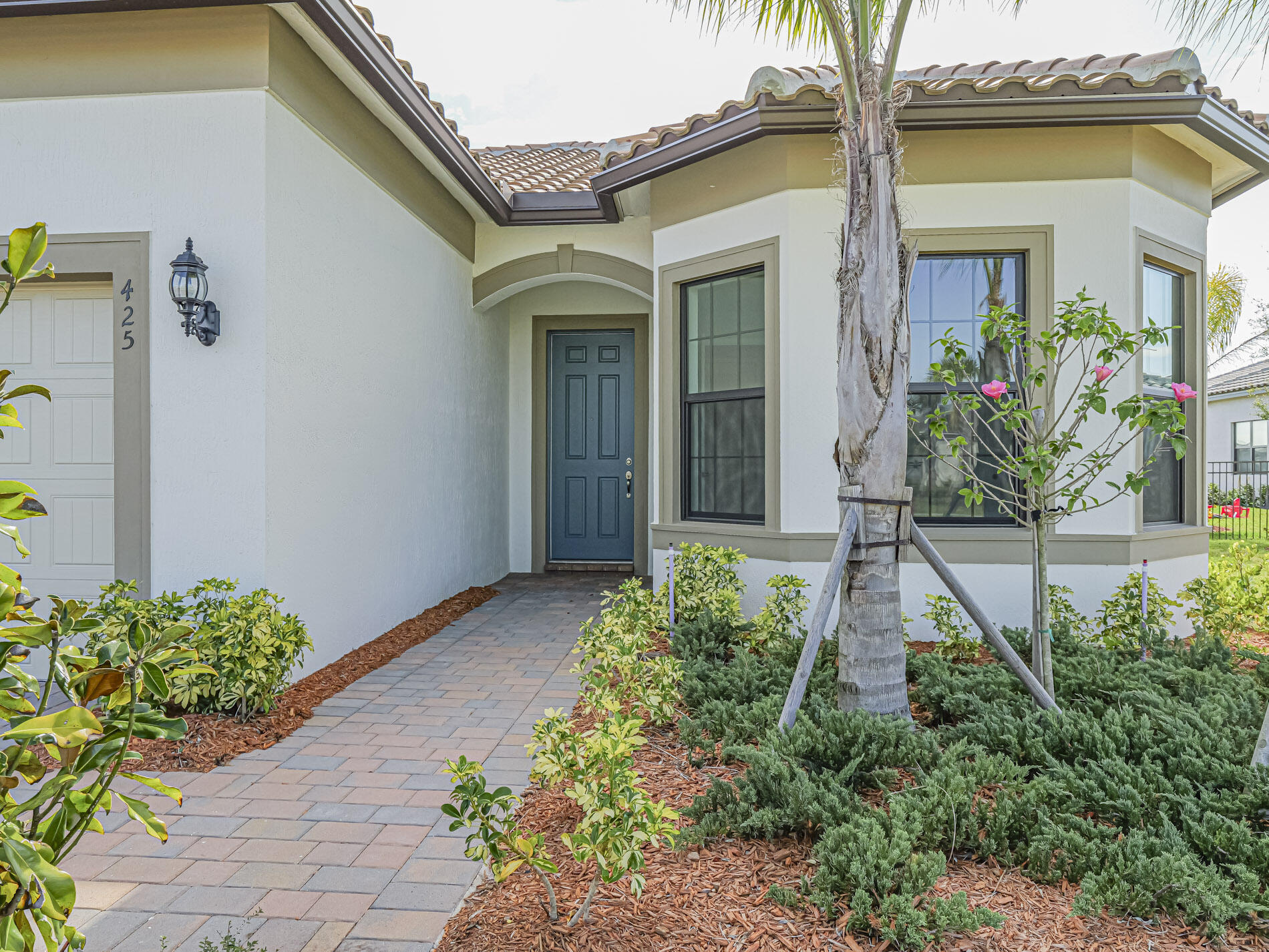 Property Photo: 425 SE Donnell Street FL 34984