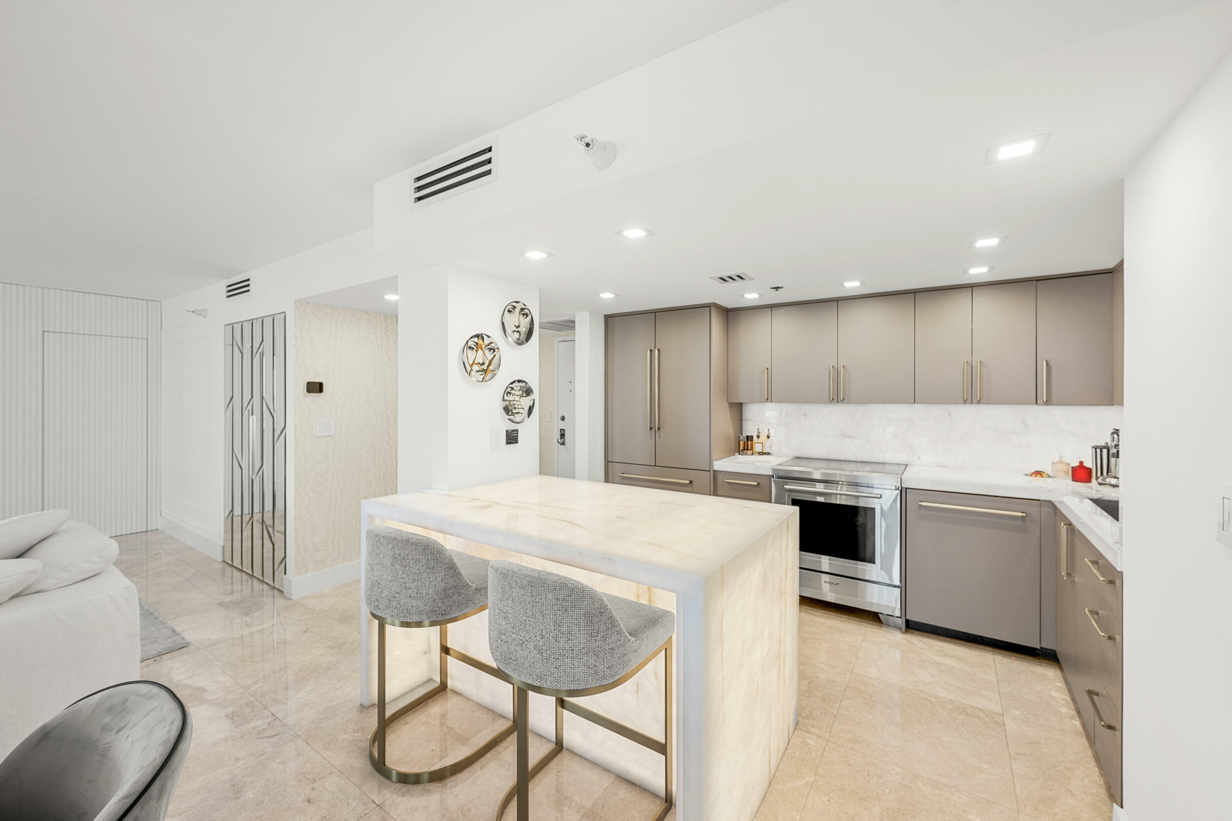 Property Photo:  2025 Brickell Avenue 1705  FL 33129 