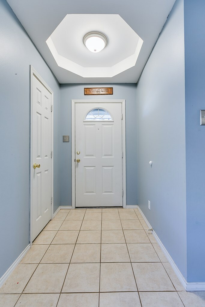 Property Photo: 5210 Oak Grove Blvd TX 76904