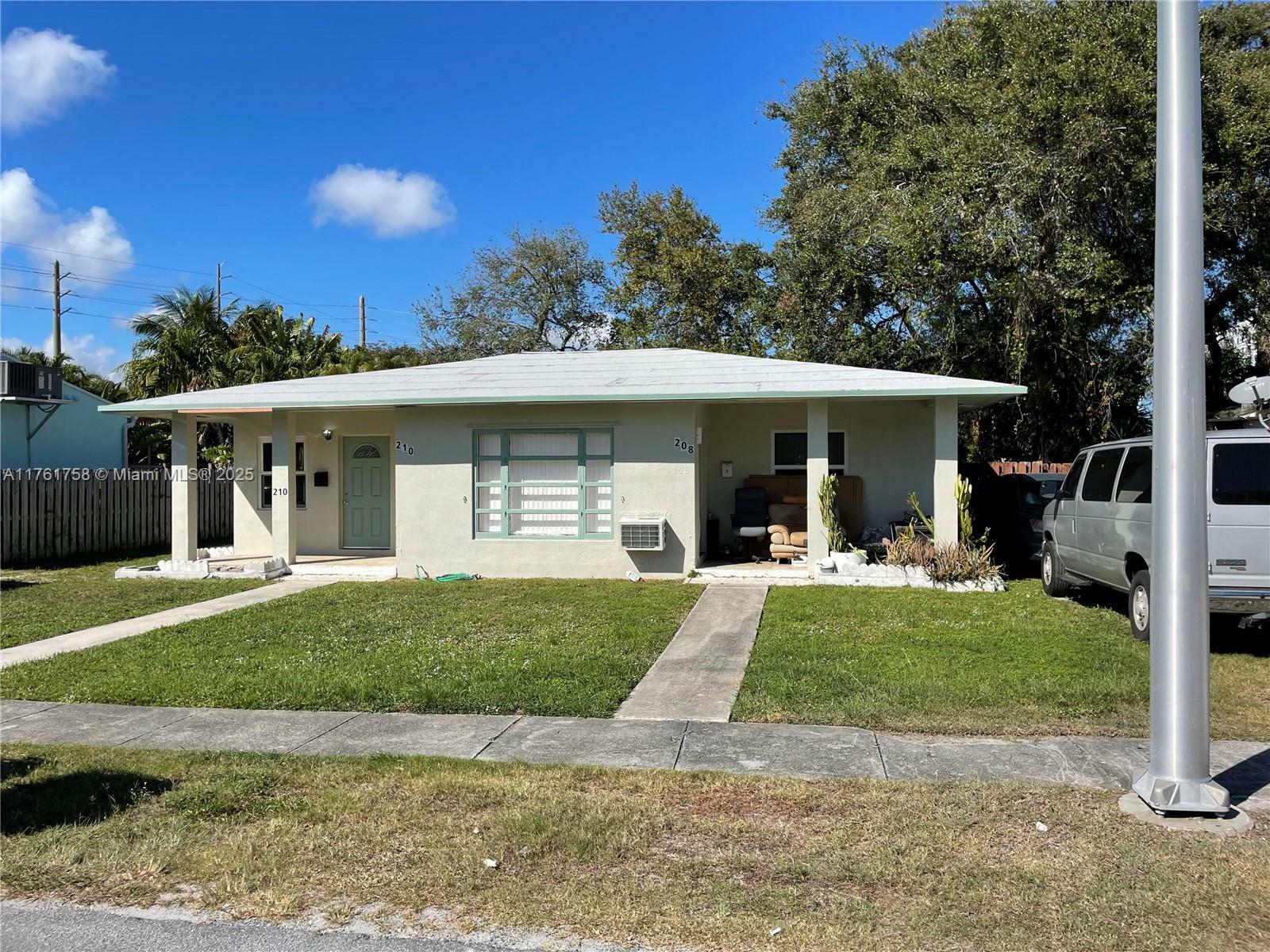 Property Photo: 208 SW 2nd Pl FL 33004