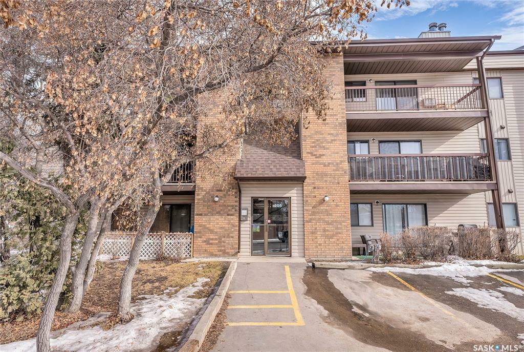 205 Kingsmere Boulevard B03  Saskatoon SK S7J 4J6 photo