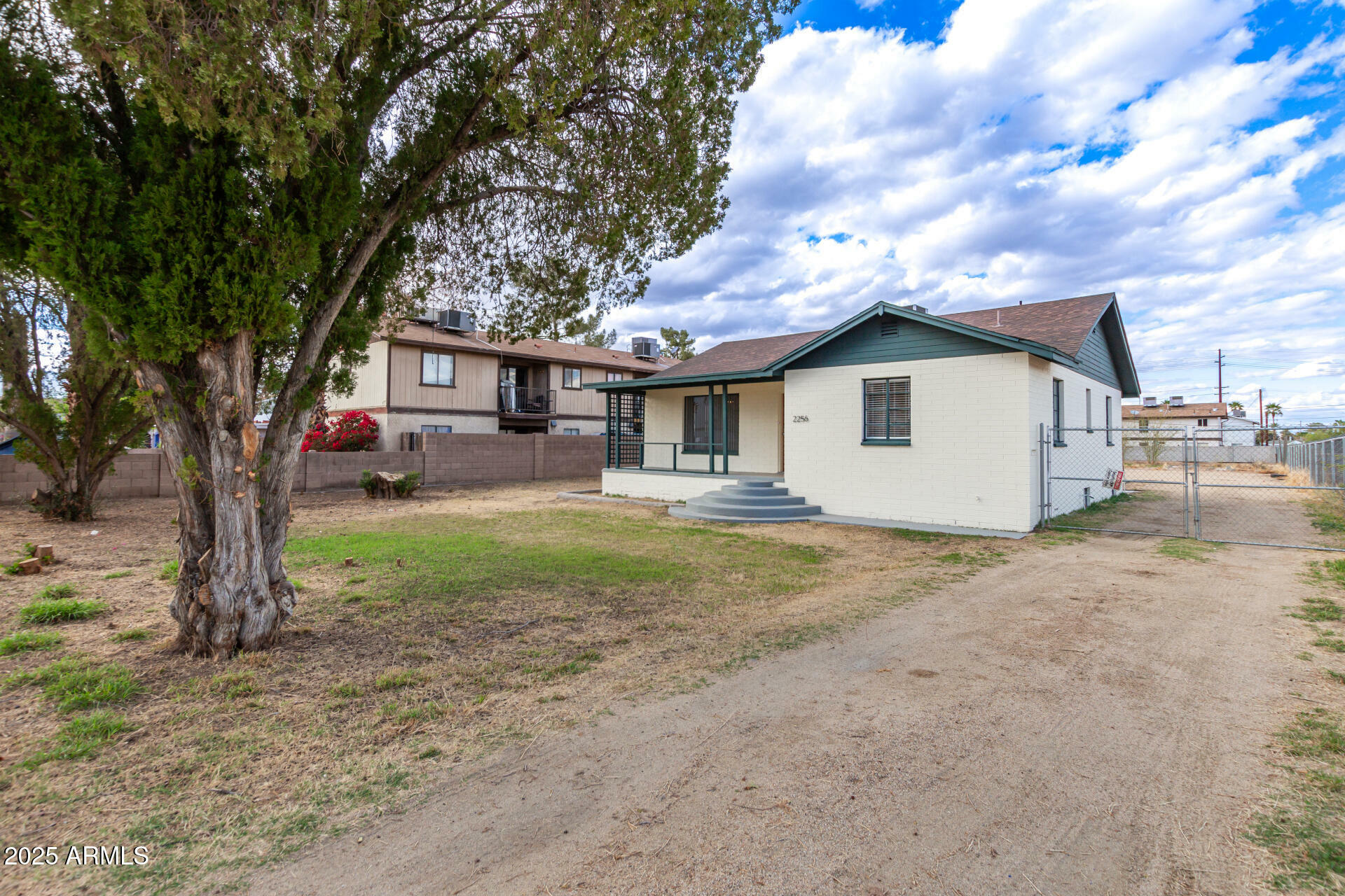 Property Photo:  2256 W Ella Street  AZ 85201 