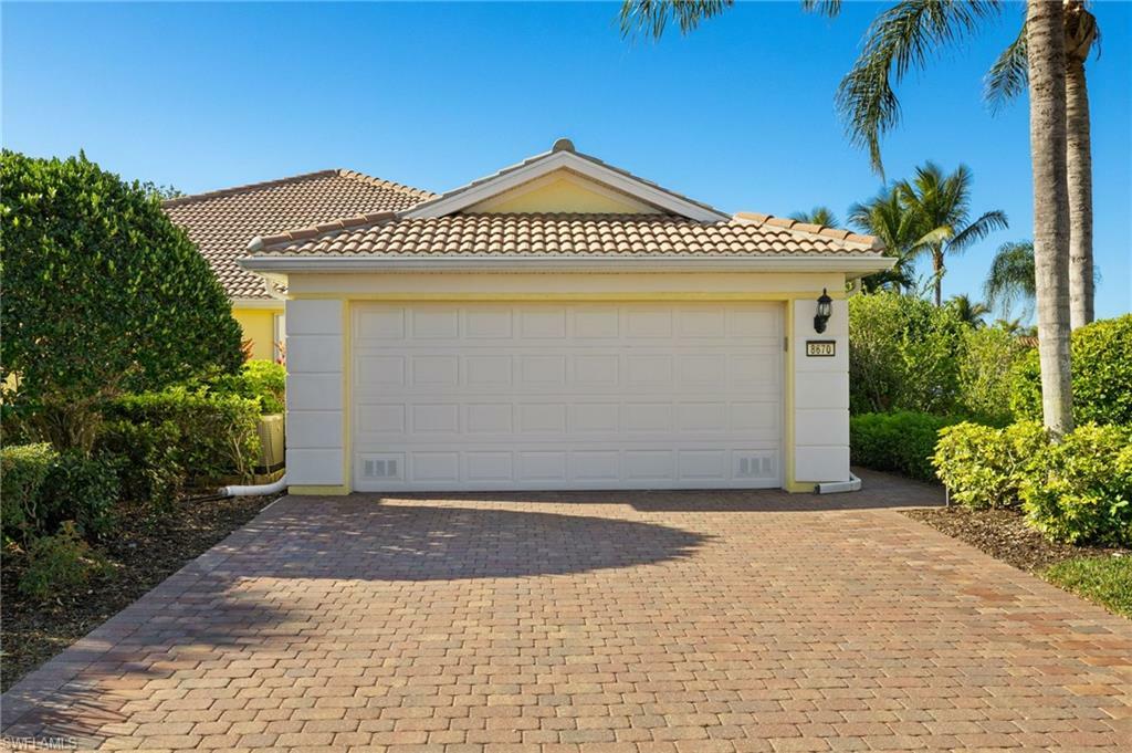 Property Photo: 8670 Erice Ct FL 34114