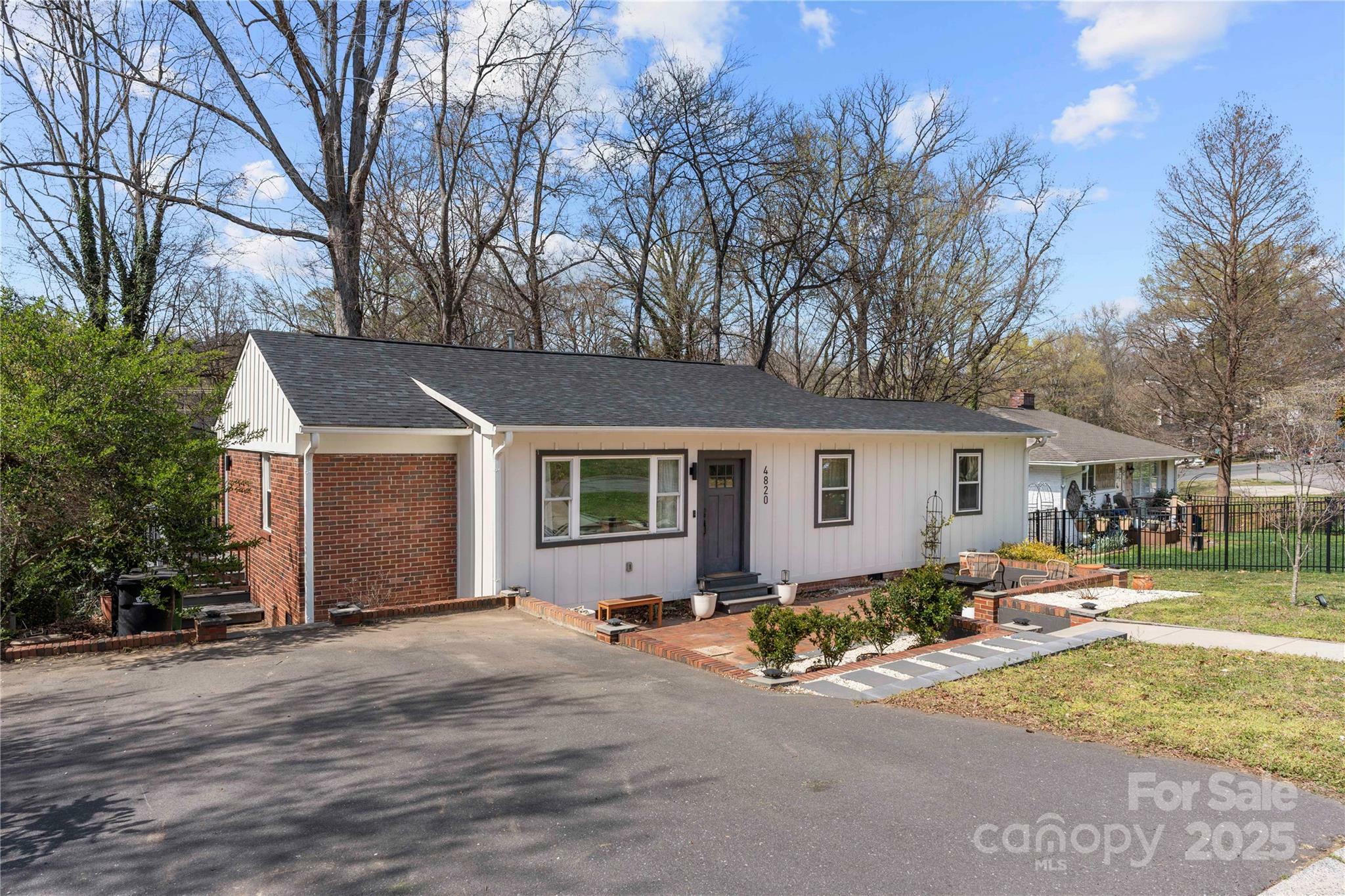 Property Photo: 4820 Valley Stream Road NC 28209