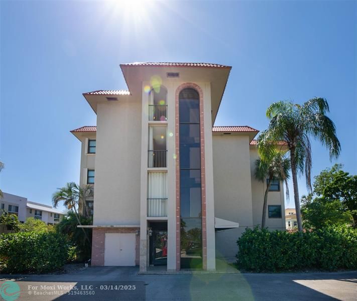 Property Photo: 615 NE 12th Ave 307 FL 33304