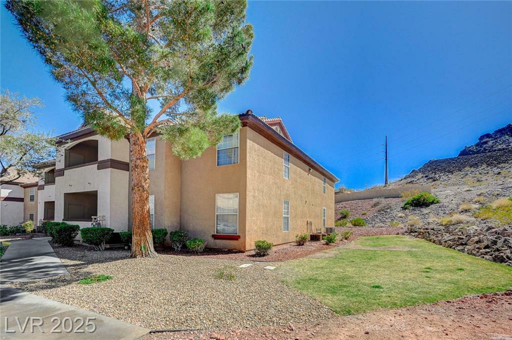 Property Photo: 231 West Horizon Ridge Parkway 426 NV 89012
