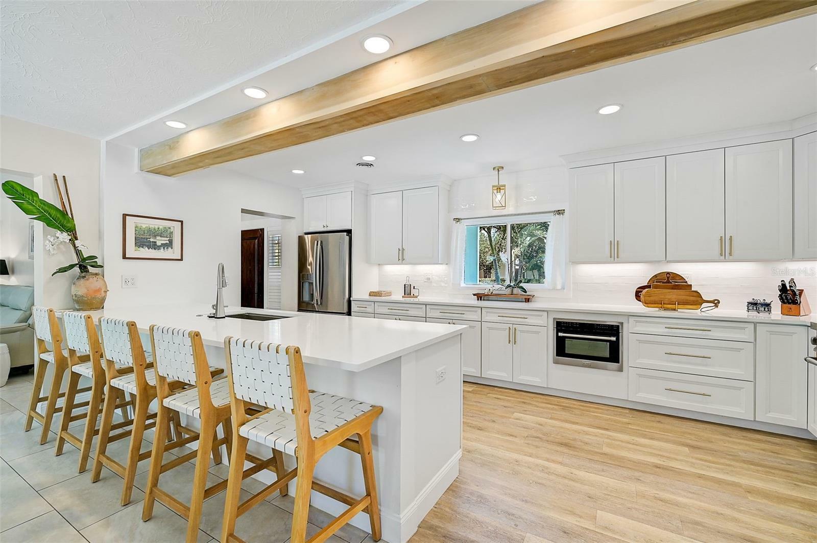 Property Photo: 400 Nokomis Avenue S FL 34285