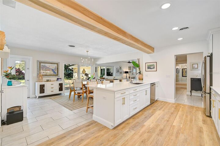 Property Photo:  400 Nokomis Avenue S  FL 34285 