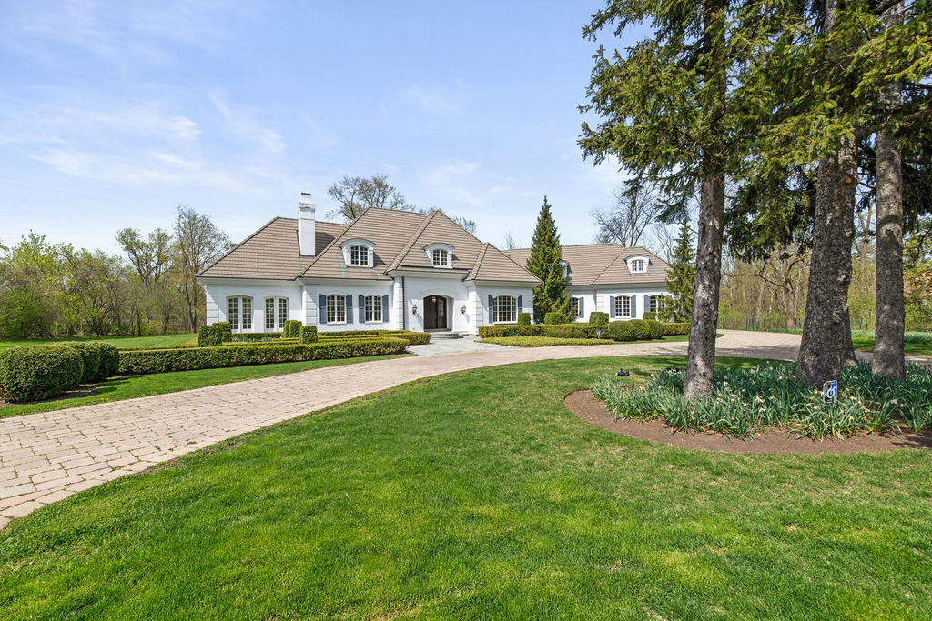 Property Photo: 245 Maple Row IL 60093