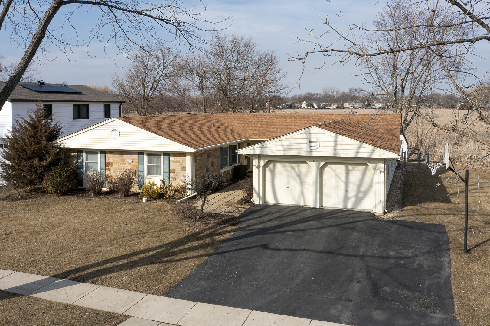 Property Photo:  1912 Cloverdale Court  IL 60194 