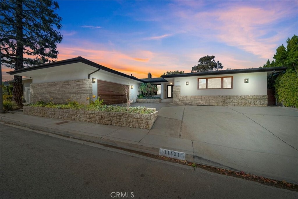 Property Photo: 11631 Dona Alicia Place CA 91604