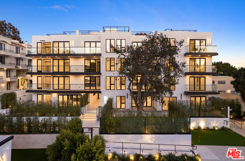 Property Photo:  505 Barrington 106  CA 90049 