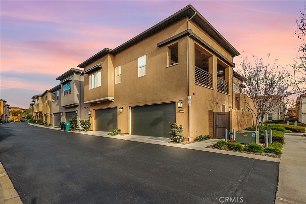 Property Photo: 215 Cultivate CA 92618
