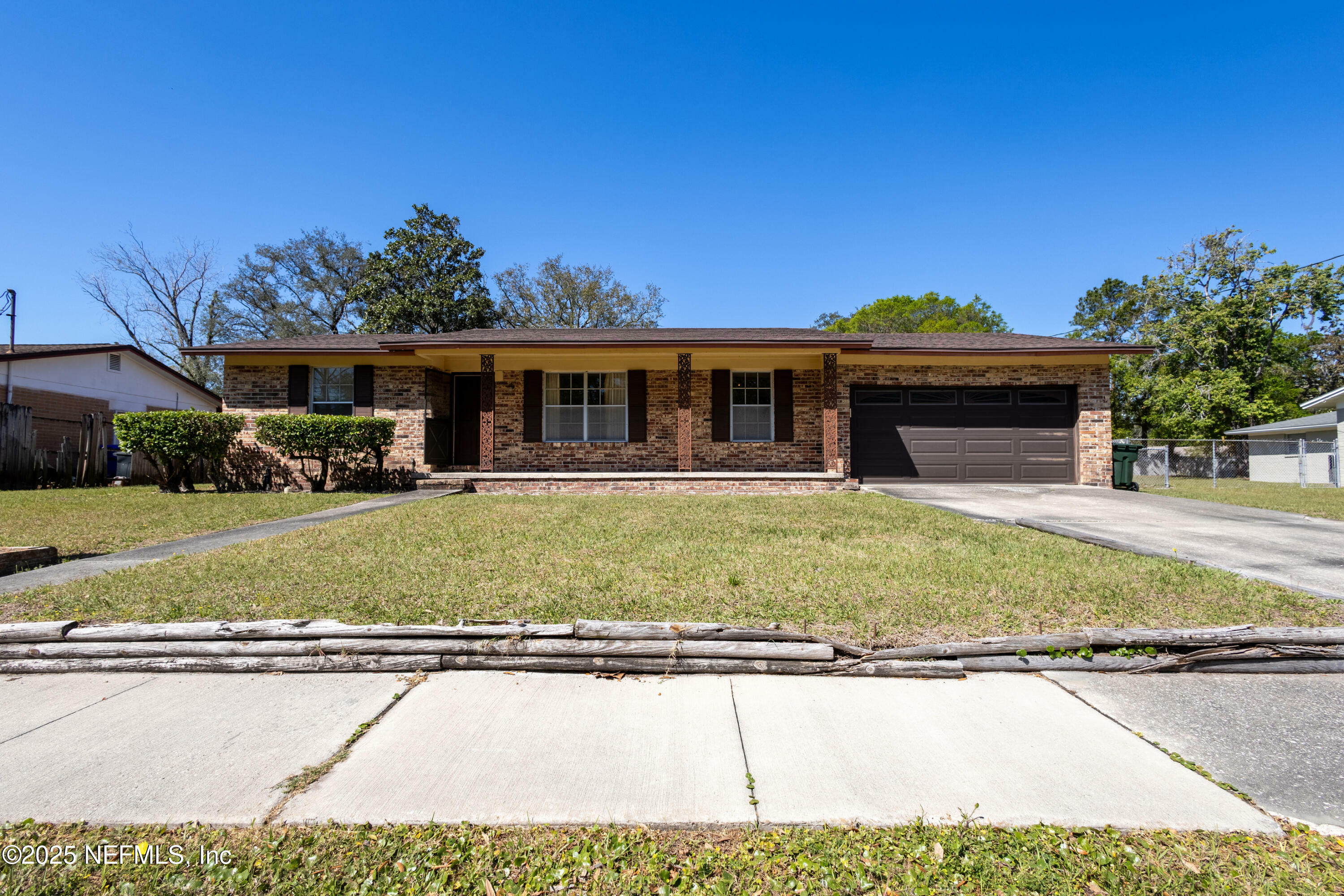 Property Photo: 1620 E Bay Circle FL 32073