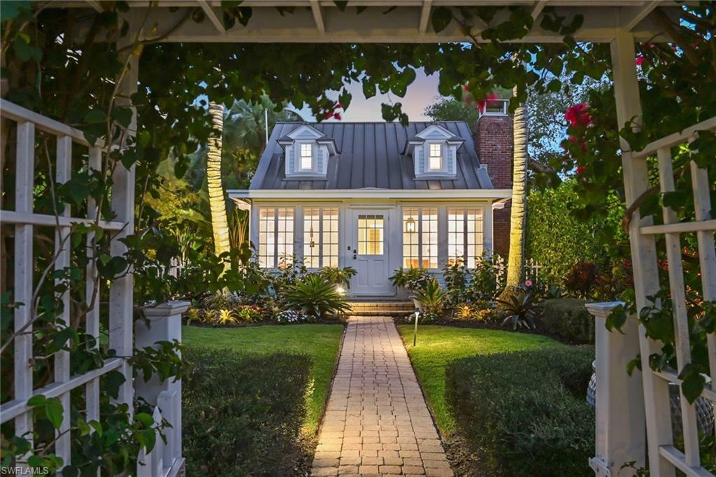 Property Photo: 356 11th Ave S FL 34102