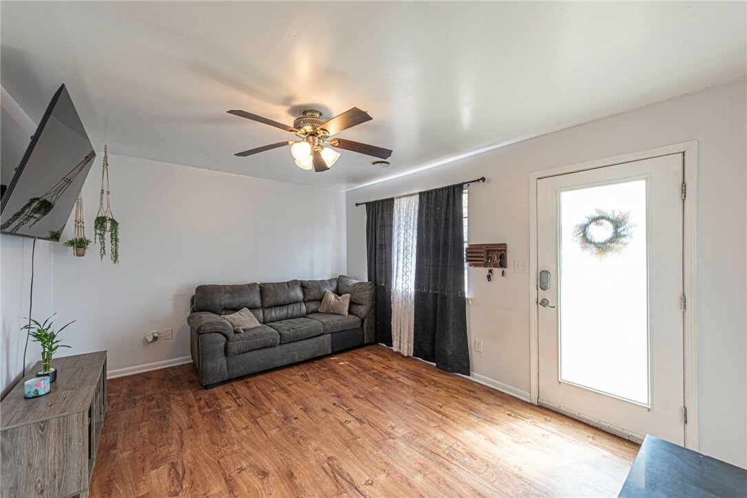 Property Photo: 1934 E Helen Street AR 72701