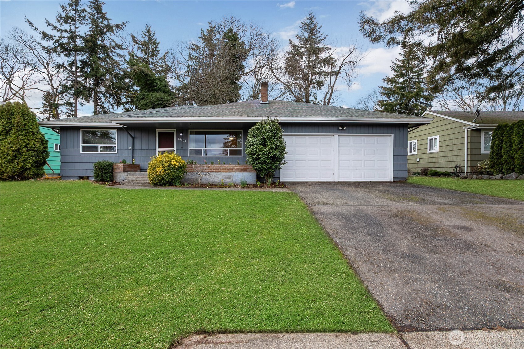 Property Photo: 10324 Montrose Avenue SW WA 98499