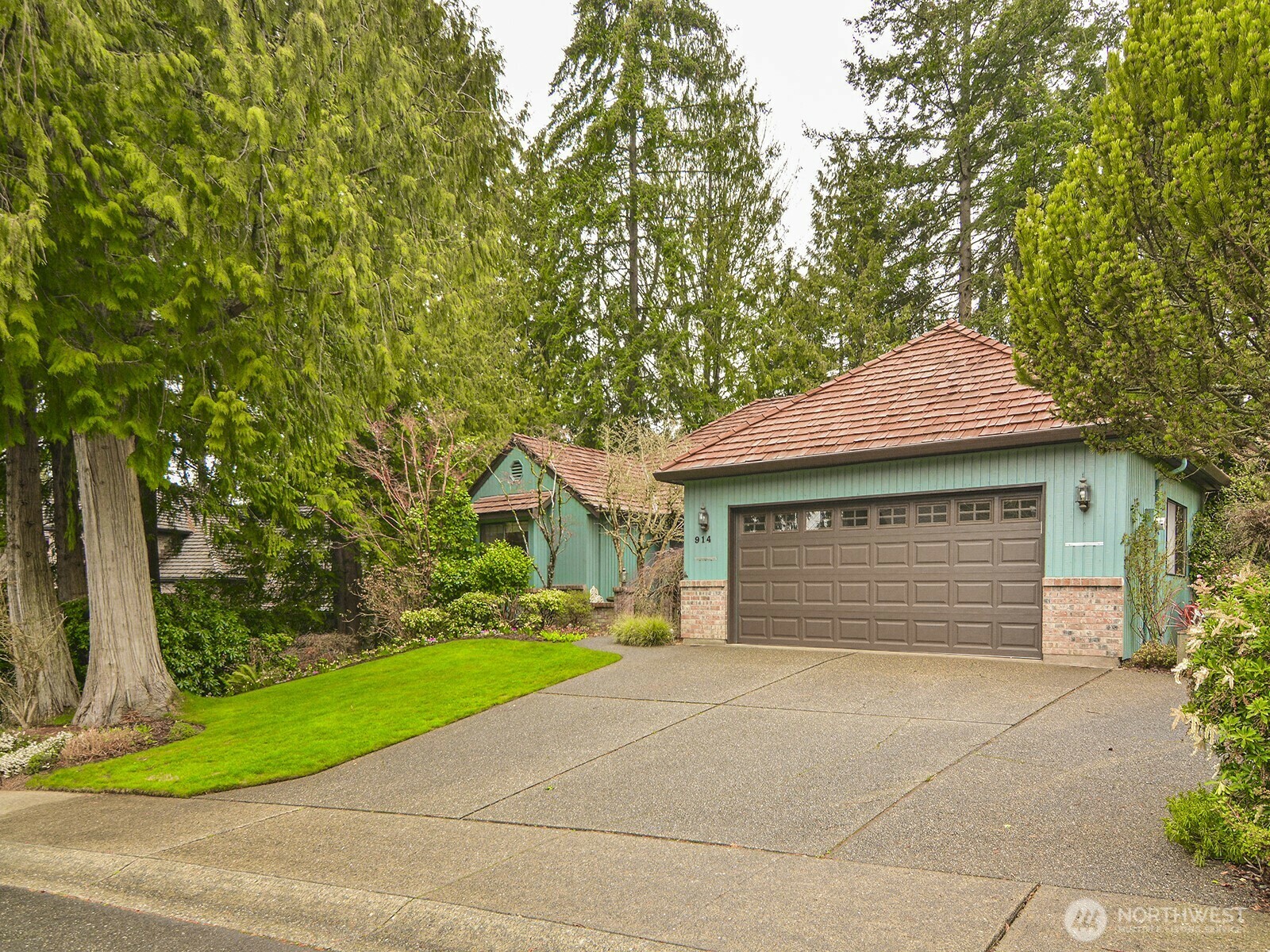 Property Photo: 914 NW 165th Place WA 98177