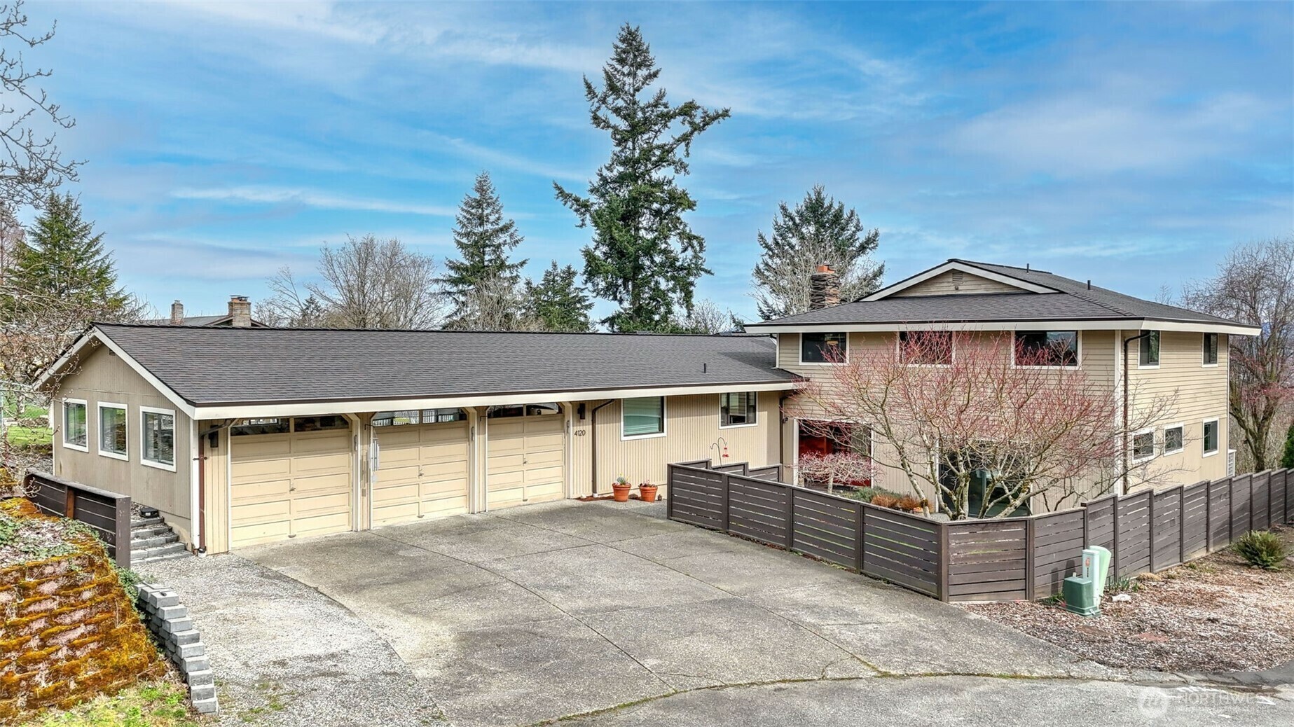 Property Photo: 4120 S 243rd Place WA 98032