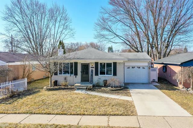 Property Photo: 22910 Edgewater Street MI 48082