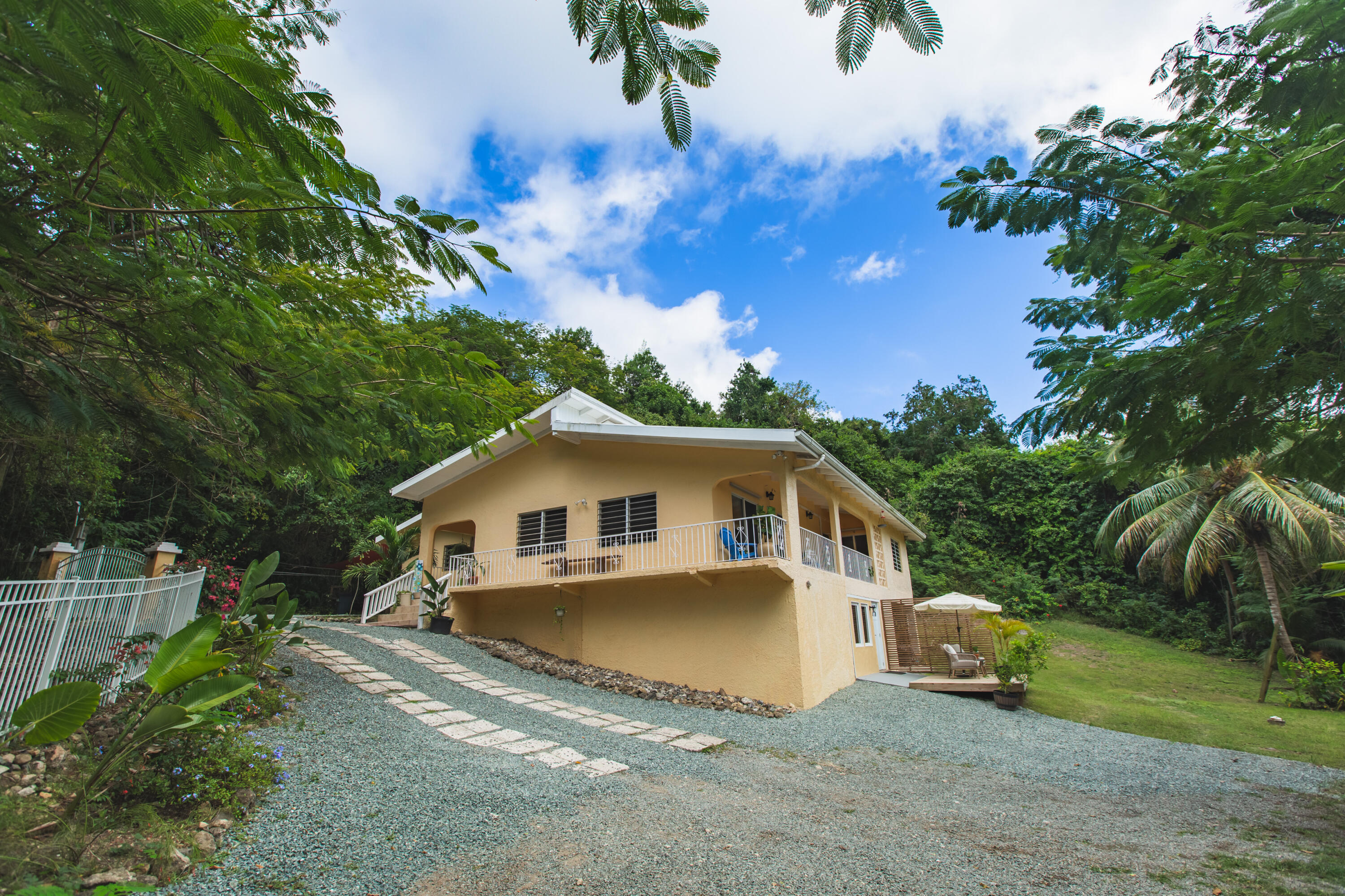 Property Photo: 89-H La Grande Princesse Qu VI 00820