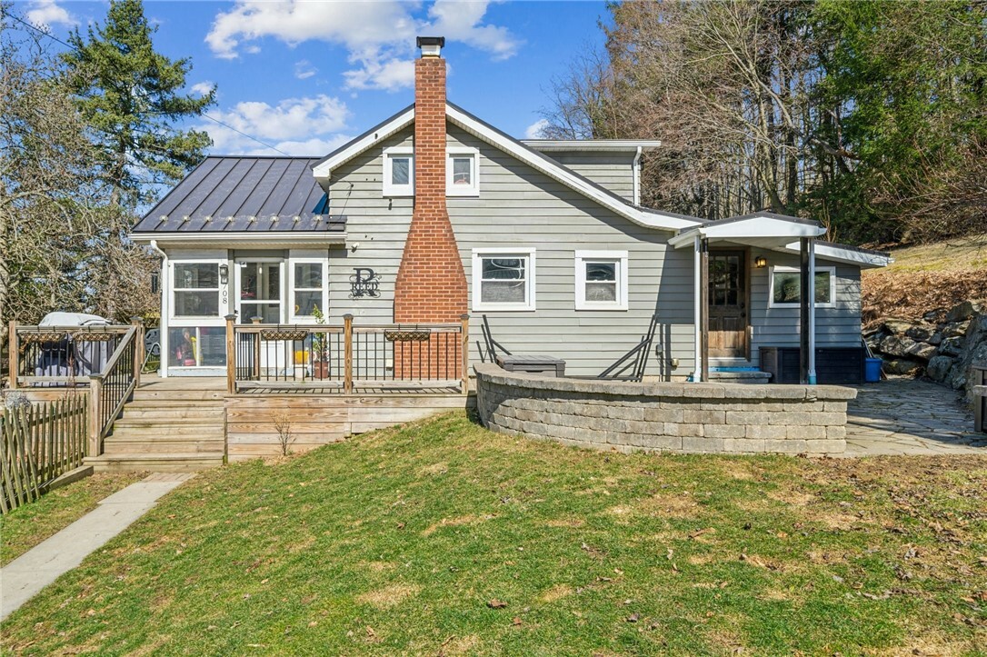 Property Photo:  708 Myers Drive  PA 15068 