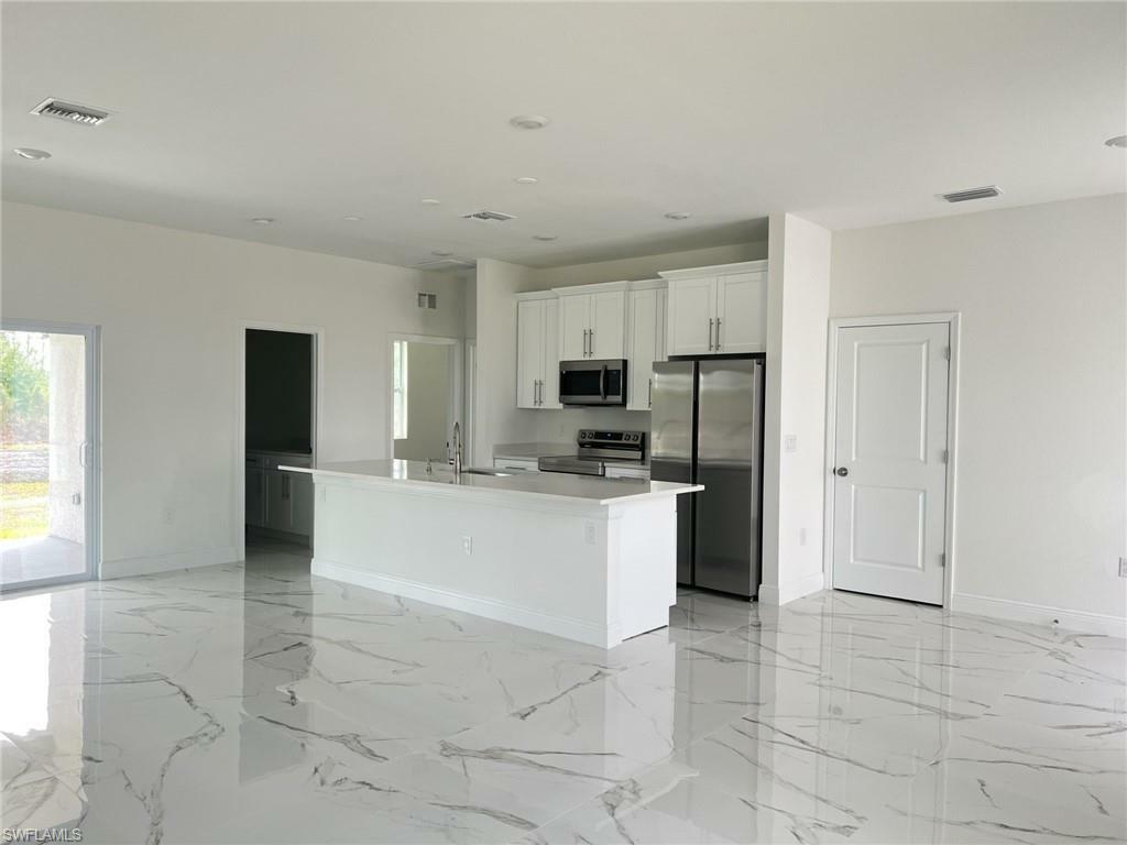 Property Photo: 1252 Edna St E FL 33974