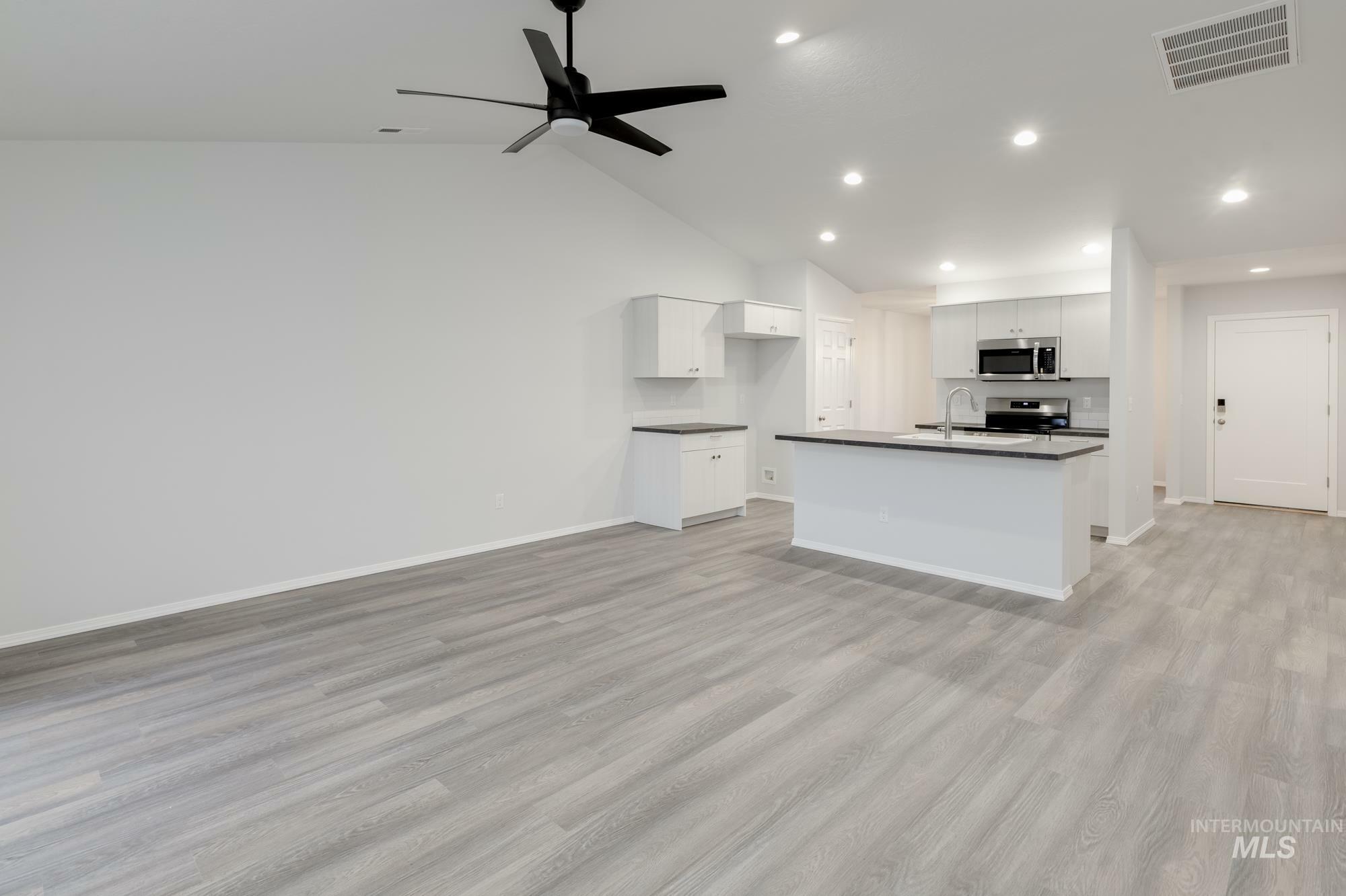 Property Photo: 197 N Coltsfoot Ave ID 83634
