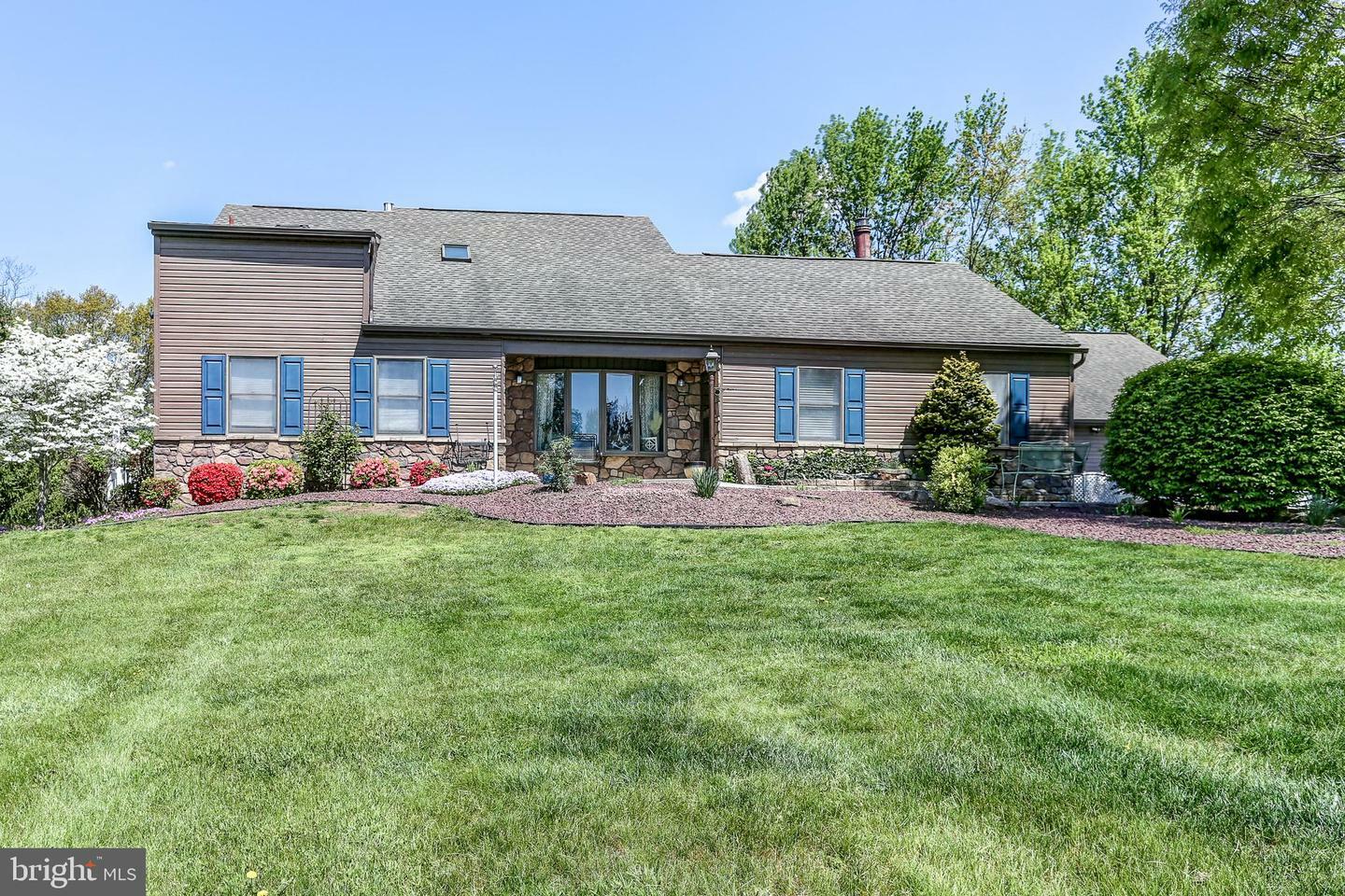 Property Photo: 1816 Hunter Drive PA 17050