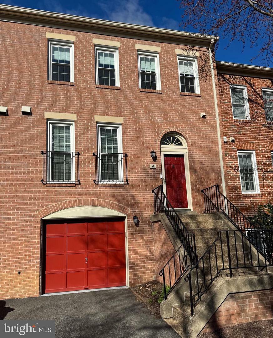 Property Photo: 4 S Manchester Street VA 22204